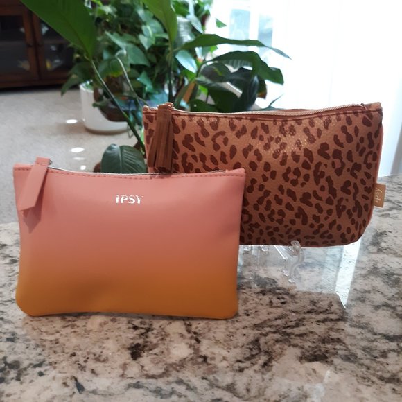 Ipsy Hombre Make Up Bag  Ipsy Leopard  Make Up Bag  NWOT 2 Bags for 13 - Picture 1 of 4